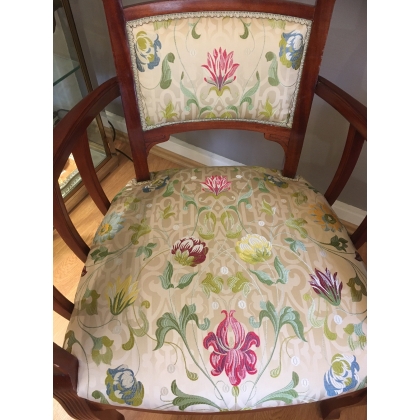 Fauteuil Art Nouveau tissus à fleurs