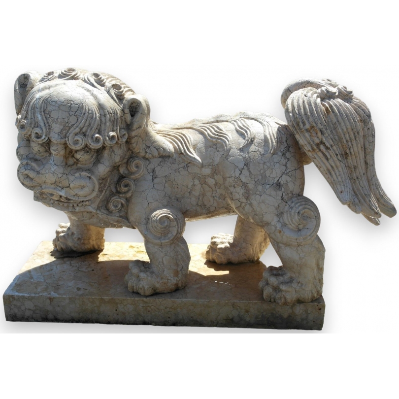 Chien de Fô en marbre blanc sculpté