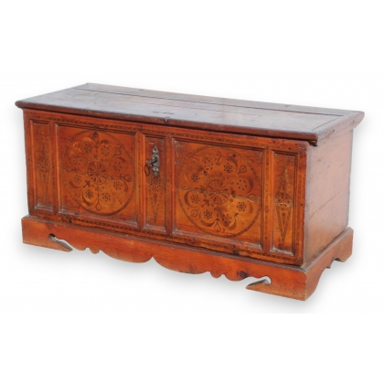 Inlaid chest from the Pays d'En-Haut