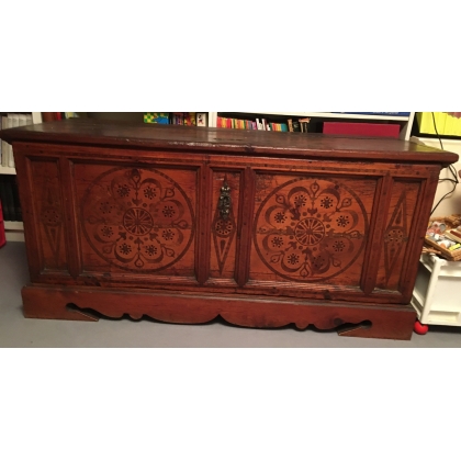 Inlaid chest from the Pays d'En-Haut
