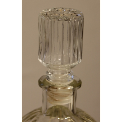 Flacon boule en cristal moulé
