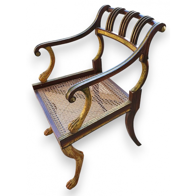 Fauteuil Regency aux pattes de lion, assise cannée