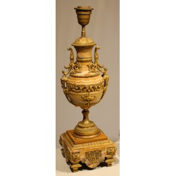 Paire de lampes en marbre beige et bronze doré