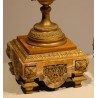 Paire de lampes en marbre beige et bronze doré