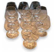 Suite de 9 verres à cognac