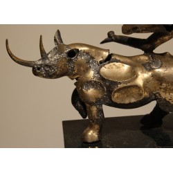 Sculpture \"Icare et rhinocéros\"