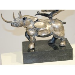 Sculpture \"Icare et rhinocéros\"