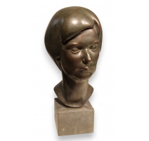 Bronze "Tête de Mme. Pastori" signé Y. LARSEN