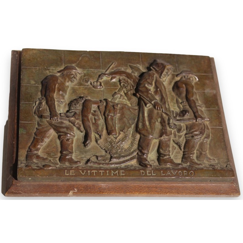 Bas relief \"Le Vittime del lavoro\"