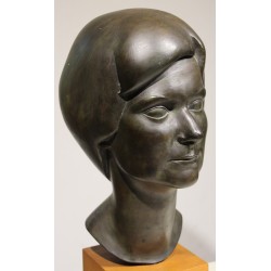 Plâtre \"Tête de Mme. Pastori\" par Y. LARSEN