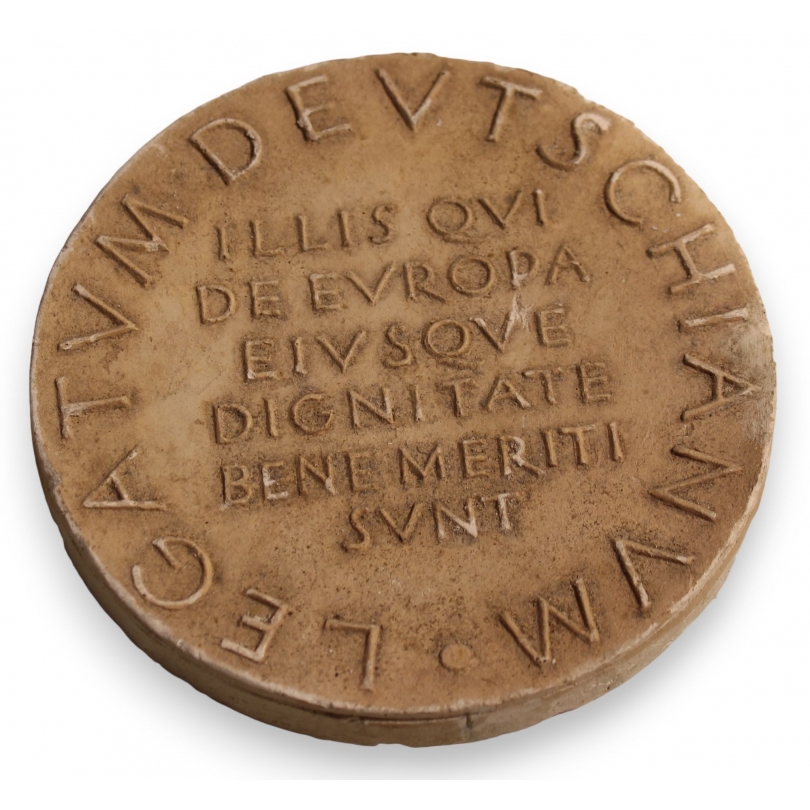 Médaille Latin en plâtre