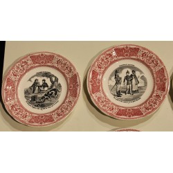 Lot d\'assiettes \"Proverbes et militaires\" de GIEN