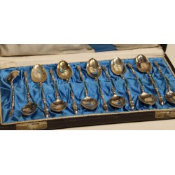 Lot de 12 cuillères pieds de biche, avec coffret