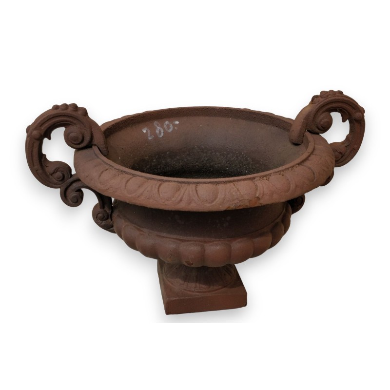 Small, low Medicis urn in brown cast iron, with a handle