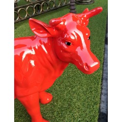 Petite vache en résine \"Drapeau Suisse\"