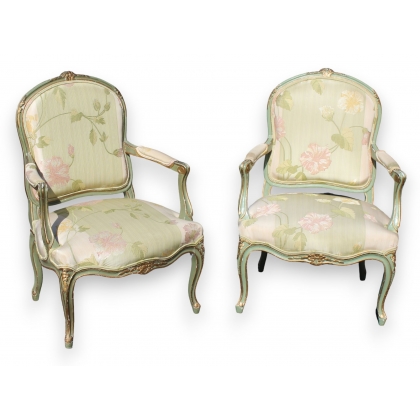 Paire de fauteuils style Louis XV laqués vert
