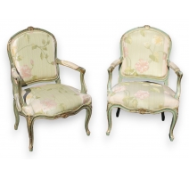 Paire de fauteuils style Louis XV laqués vert