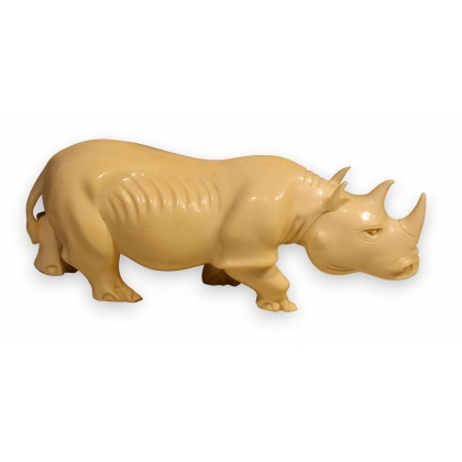 Rhinocéros sculpté en ivoire