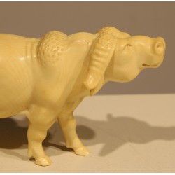 Buffle sculpté en ivoire