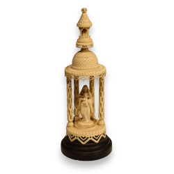 Temple avec la vierge et l\'enfant sculpté