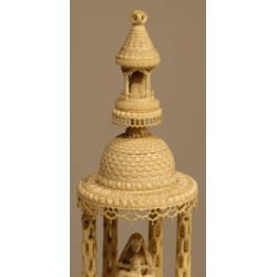 Temple avec la vierge et l'enfant sculpté