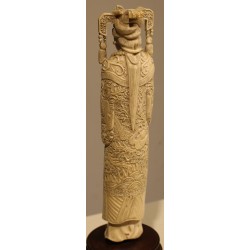 Geisha en ivoire sculpté