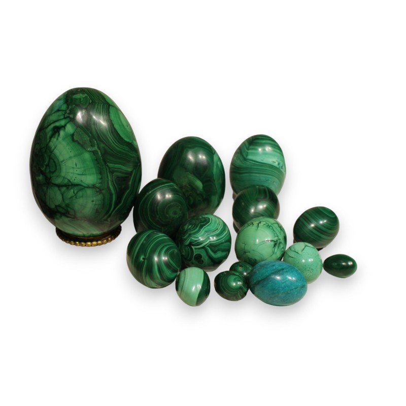 A collection of 15 malachite eggs