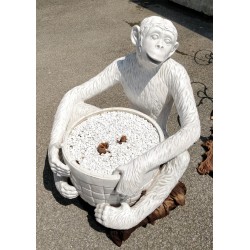 Singe en céramique blanche