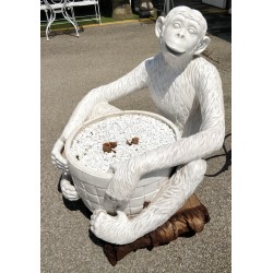 Singe en céramique blanche