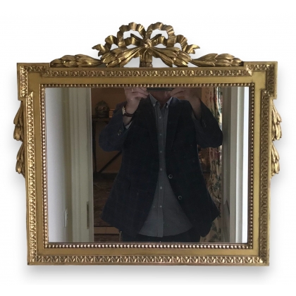 Miroir style Louis XVI fronton noeud en bois doré