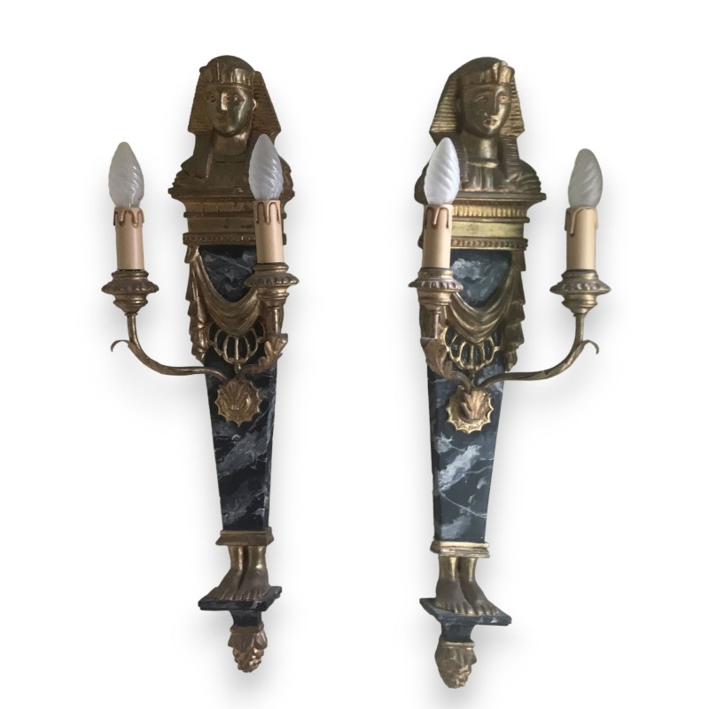 A pair of wall lights made of painted and gilded wood