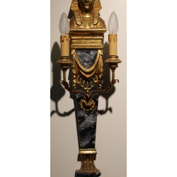 A pair of wall lights made of painted and gilded wood