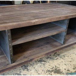 Table basse industrielle sur roulettes