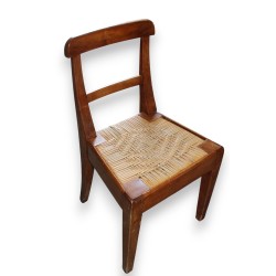 Chaise d\'enfant assise paillée