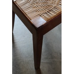 Chaise d\'enfant assise paillée