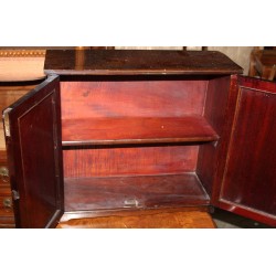Armoire miniature en acajou