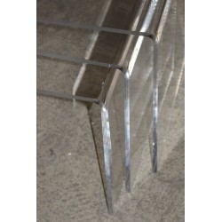 Tables gigognes en plexiglass courbé