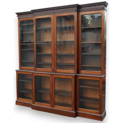 Bibliothèque avec 8 portes.