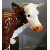 Petite Vache brune et blanche en résine