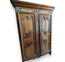 Armoire Bressane décor sculpté