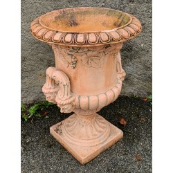 Paire de vasques avec anses décor vigne