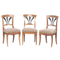 Suite de 6 chaises Directoire vaudoises en noyer