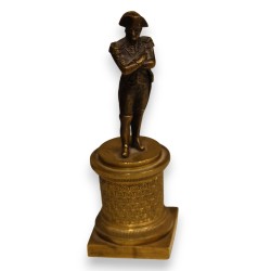 Bronze \"Napoléon\" socle rond base carrée