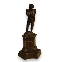 Bronze \"Napoléon\" socle triangulaire