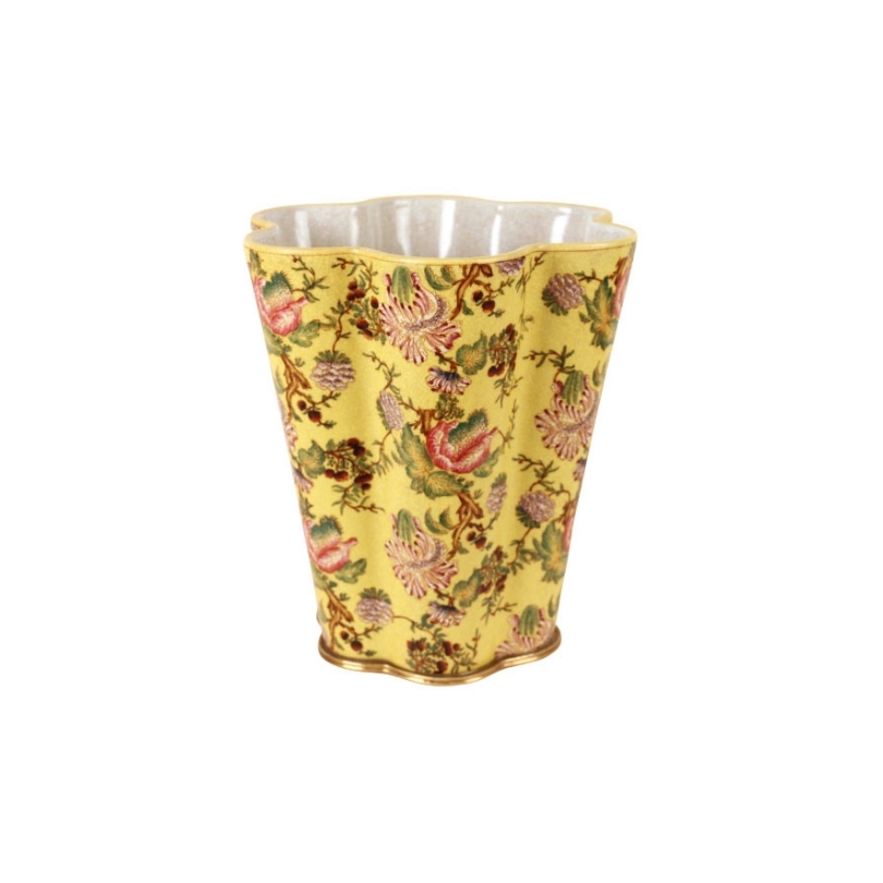 Vase en porcelaine jaune décor de fleurs