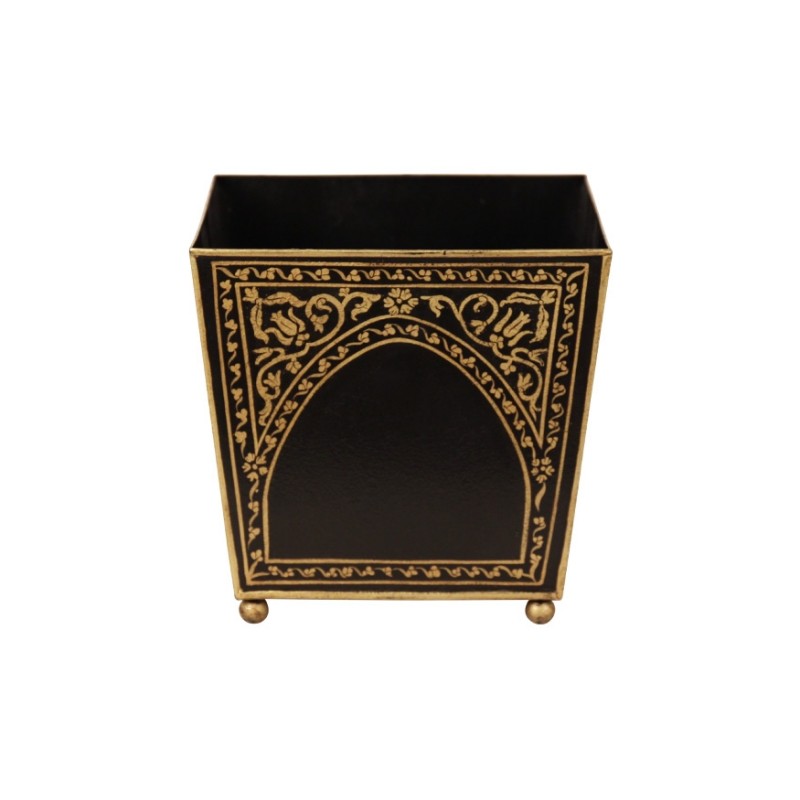 Square plant pot made of sheet metal with a gold-coloured finish