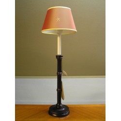  Lampe avec abat-jour coloris tabac sur  Moinat SA  - Antiquités décoration