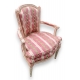 Fauteuil Louis XVI chapeau de gendarme laqué blanc