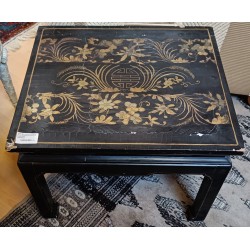  Petite table chinoise avec plateau sur  Moinat SA  - Antiquités décoration