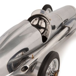 Voiture miniature \"Silberpfeil\" en alu